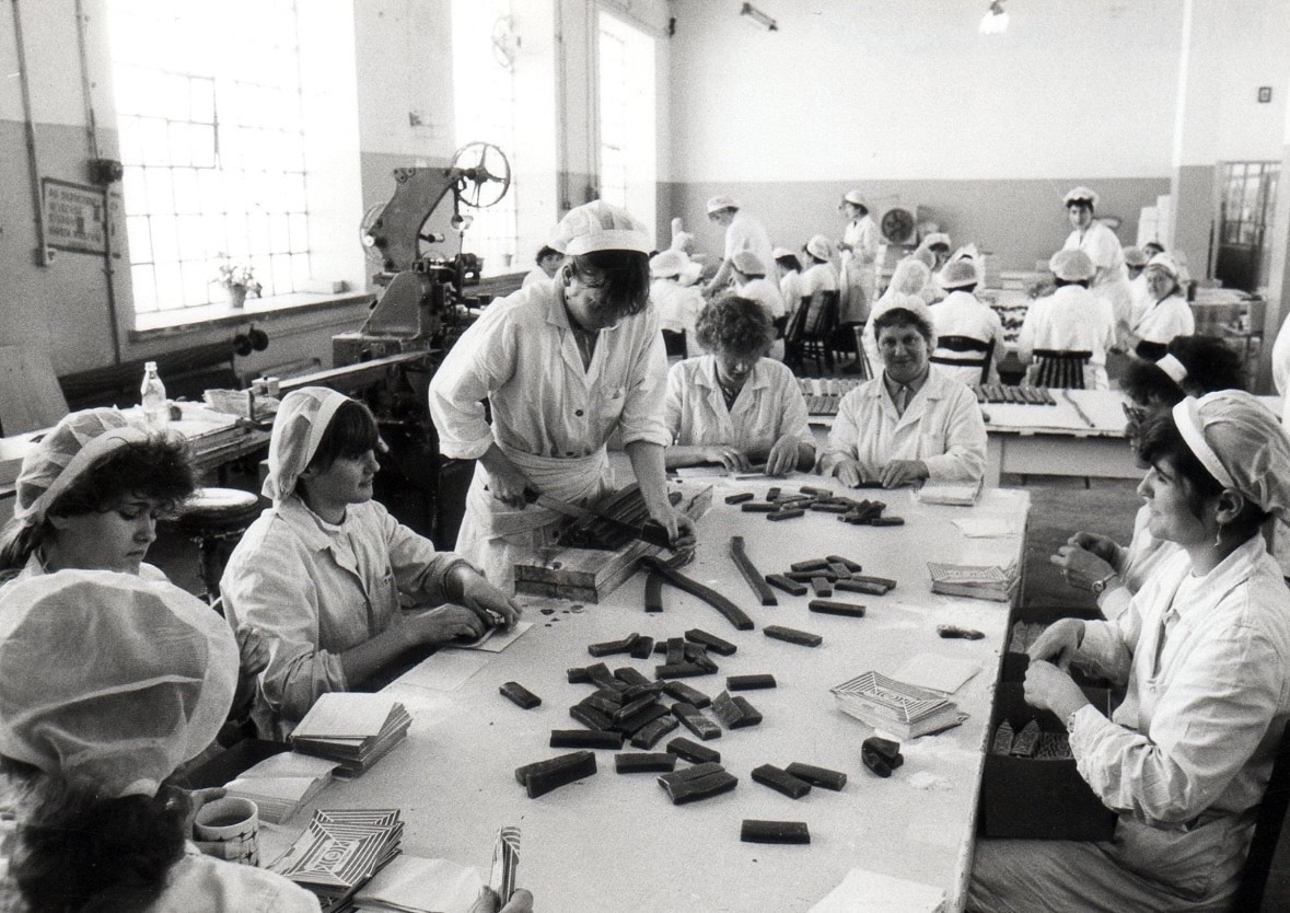 Stare zdjęcie z produkcji wafelków